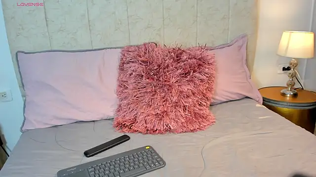  maria foxx  online show from February 17, 7:00 pm