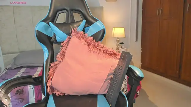  maria foxx  online show from March 28, 1:01 pm