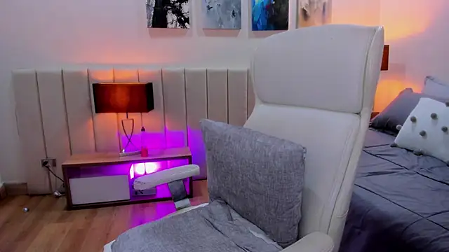 Snapshot of DaniRousse chatting on December 4, 3:38 am DaniRousse online show from December 4, 3:38 am