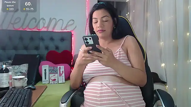 Snapshot of Horny_mami12 chatting on January 24, 7:07 pm Horny mami12 online show from January 24, 7:07 pm