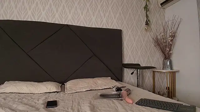 kayna gomez online show from February 12, 7:13 pm