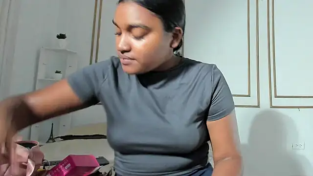 kayna gomez online show from February 25, 7:14 pm