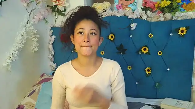 Snapshot of Milkdulce1 chatting on May 20, 1:41 pm Milkdulce1 online show from May 20, 1:41 pm