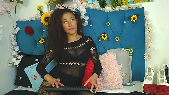 Snapshot of Milkdulce1 chatting on May 12, 2:01 pm Milkdulce1 online show from May 12, 2:01 pm