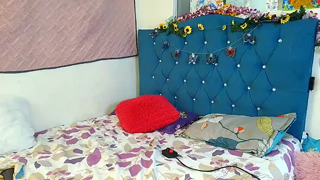 Milkdulce1 online show from April 7, 1:24 pm