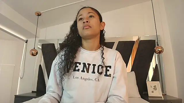 Milkdulce1 online show from November 11, 1:39 pm