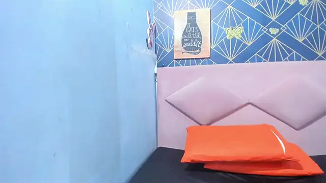 Snapshot of Zaray__ chatting on October 9, 9:10 am Zaray online show from October 9, 9:10 am