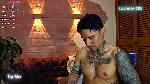 Snapshot of Dylanstonne chatting on November 4, 9:29 pm Dylanstonne online show from November 4, 9:29 pm