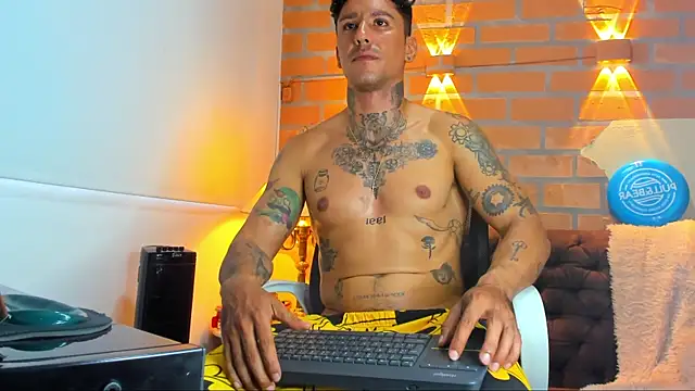 Dylanstonne online show from February 25, 9:37 pm