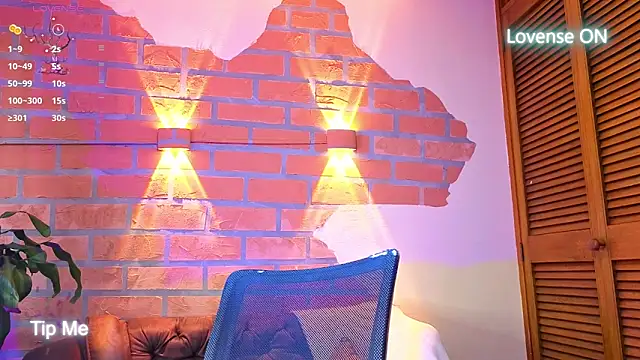 Snapshot of Dylanstonne chatting on November 9, 7:07 pm Dylanstonne online show from November 9, 7:07 pm