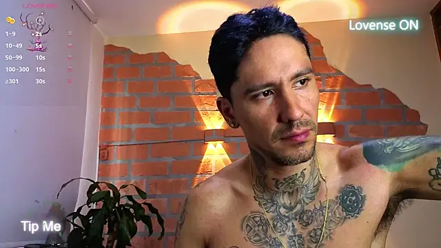 Snapshot of Dylanstonne chatting on November 8, 8:01 pm Dylanstonne online show from November 8, 8:01 pm