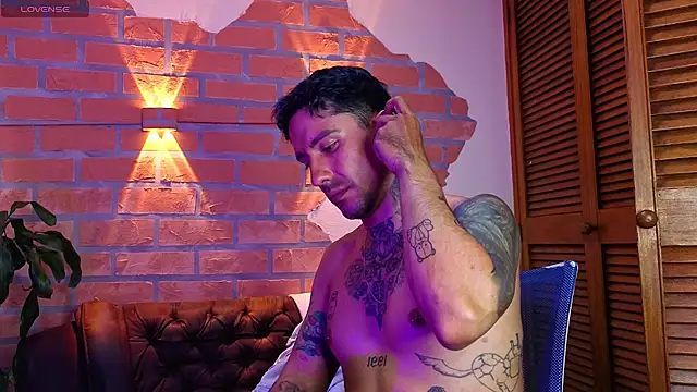 Snapshot of Dylanstonne chatting on November 7, 9:08 pm Dylanstonne online show from November 7, 9:08 pm