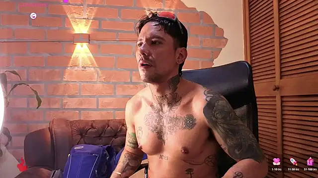 Snapshot of Dylanstonne chatting on December 5, 8:50 pm Dylanstonne online show from December 5, 8:50 pm