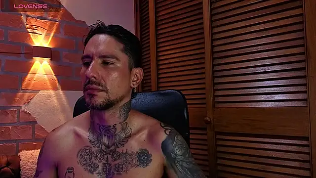 Snapshot of Dylanstonne chatting on November 27, 9:04 pm Dylanstonne online show from November 27, 9:04 pm