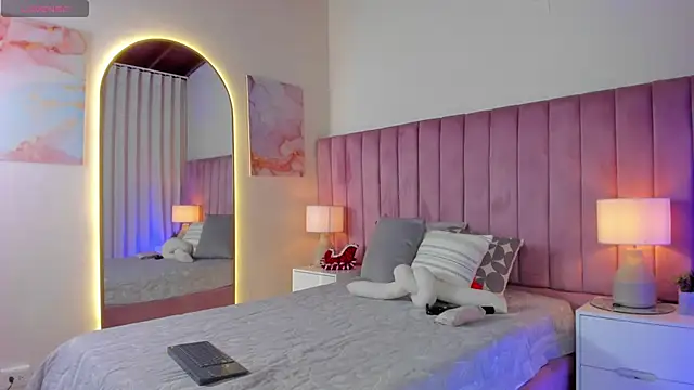 Aleja arango1 online show from November 24, 10:54 pm