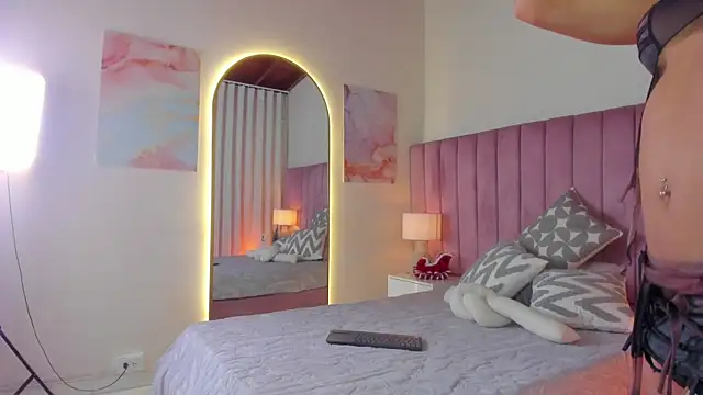 Aleja arango1 online show from December 22, 9:15 pm