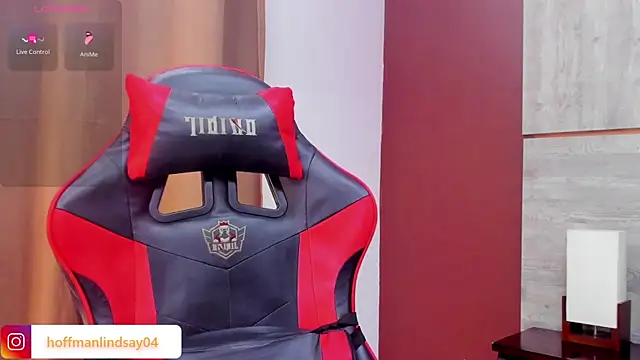 Snapshot of lindsayhoffman18 chatting on February 8, 2:27 pm lindsayhoffman18 online show from February 8, 2:27 pm