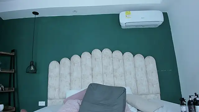 miabacker   online show from March 15, 7:59 pm