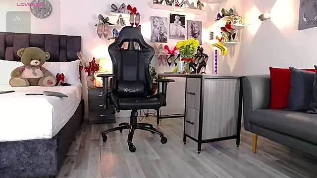 Carlajohnson online show from October 17, 12:14 am