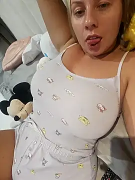 Sparkle2206 online show from October 8, 9:15 pm