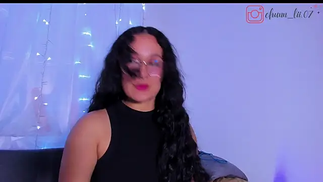 Snapshot of chunn_liioo chatting on January 15, 1:02 am chunn liioo online show from January 15, 1:02 am