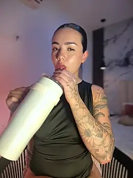Pink Jazmin online show from May 26, 3:04 am