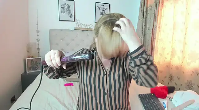 Snapshot of MonyCassius chatting on March 17, 6:53 pm MonyCassius online show from March 17, 6:53 pm