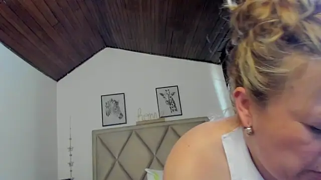 MonyCassius online show from April 18, 7:07 pm