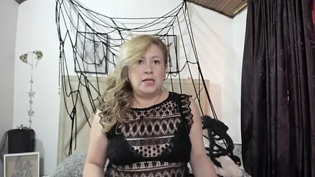 Snapshot of MonyCassius chatting on October 15, 12:02 pm MonyCassius online show from October 15, 12:02 pm