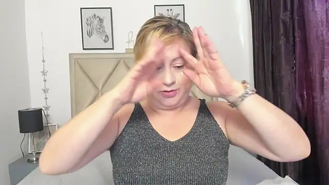 Snapshot of MonyCassius chatting on June 4, 12:32 pm MonyCassius online show from June 4, 12:32 pm