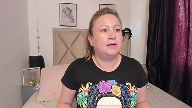 Snapshot of MonyCassius chatting on November 8, 11:58 am MonyCassius online show from November 8, 11:58 am