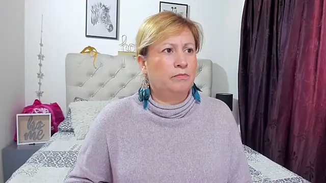 Snapshot of MonyCassius chatting on September 10, 12:59 pm MonyCassius online show from September 10, 12:59 pm