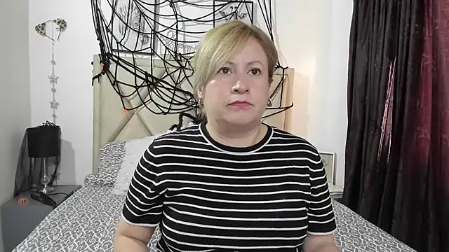 Snapshot of MonyCassius chatting on October 11, 12:28 pm MonyCassius online show from October 11, 12:28 pm