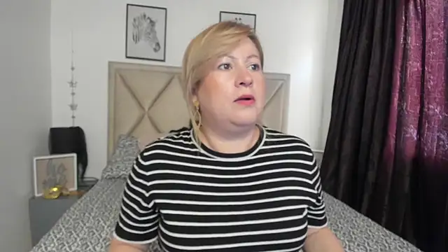 Snapshot of MonyCassius chatting on November 4, 12:42 pm MonyCassius online show from November 4, 12:42 pm