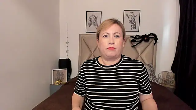 Snapshot of MonyCassius chatting on November 10, 11:59 am MonyCassius online show from November 10, 11:59 am