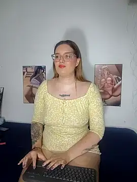 Snapshot of kendallclarkk03 chatting on February 26, 12:10 am kendallclarkk03 online show from February 26, 12:10 am