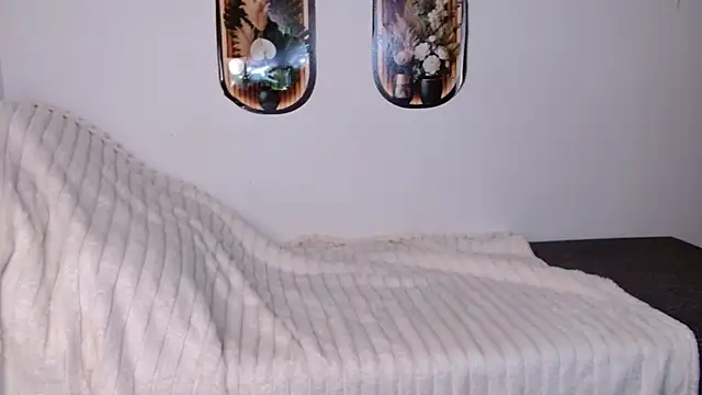 bellaa love  online show from April 7, 12:12 am