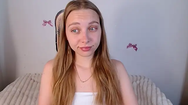 bellaa love  online show from June 4, 12:15 am