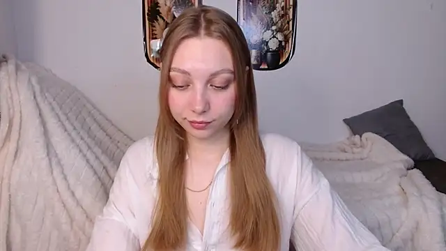 bellaa love  online show from April 8, 12:01 am