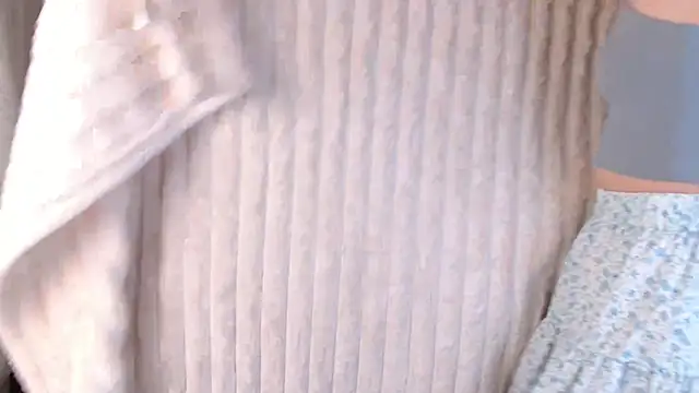 Snapshot of bellaa_love_ chatting on June 16, 12:10 am bellaa love online show from June 16, 12:10 am