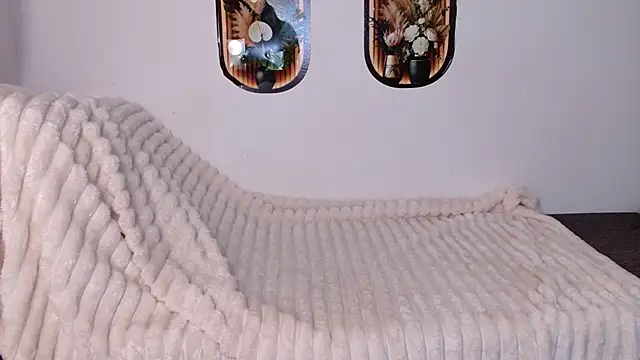 bellaa love  online show from April 15, 12:16 am