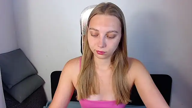Snapshot of bellaa_love_ chatting on July 16, 12:18 am bellaa love online show from July 16, 12:18 am