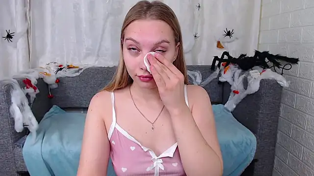 bellaa love  online show from October 29, 12:20 am