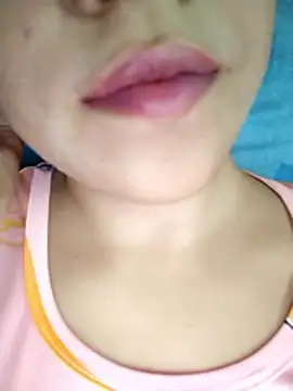 Snapshot of Anki-doll chatting on October 30, 5:39 am Anki-doll online show from October 30, 5:39 am