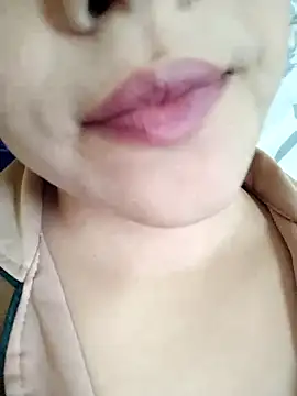 Snapshot of Anki-doll chatting on October 5, 5:53 am Anki-doll online show from October 5, 5:53 am