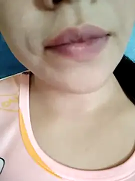 Snapshot of Anki-doll chatting on October 24, 5:39 am Anki-doll online show from October 24, 5:39 am