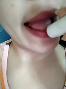 Snapshot of Anki-doll chatting on October 18, 5:42 am Anki-doll online show from October 18, 5:42 am