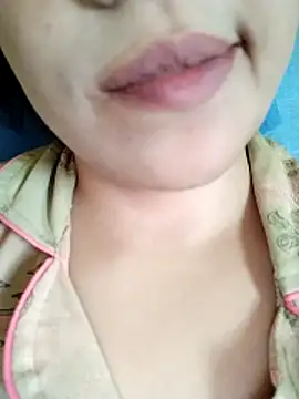 Snapshot of Anki-doll chatting on November 30, 5:41 am Anki-doll online show from November 30, 5:41 am