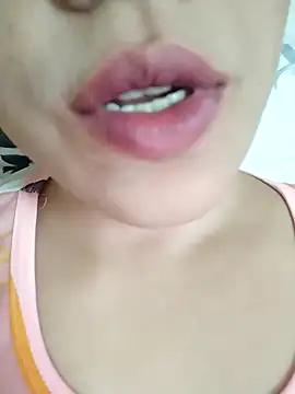 Snapshot of Anki-doll chatting on October 12, 5:53 am Anki-doll online show from October 12, 5:53 am