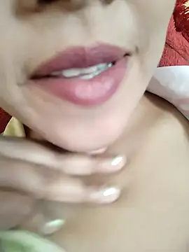 Snapshot of Anki-doll chatting on March 20, 9:04 am Anki-doll online show from March 20, 9:04 am